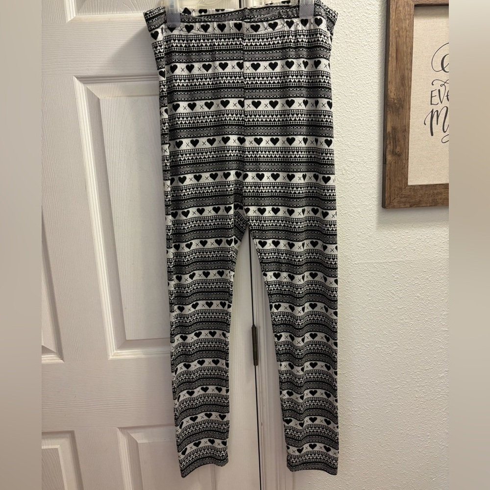 Angel Ribbons Size 18 Black and Cream Fair Isle Heart Leggings